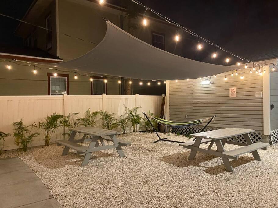 Chic Bungalow Apartment Steps From Armature Works & Downtown Riverwalk Tampa Eksteriør billede