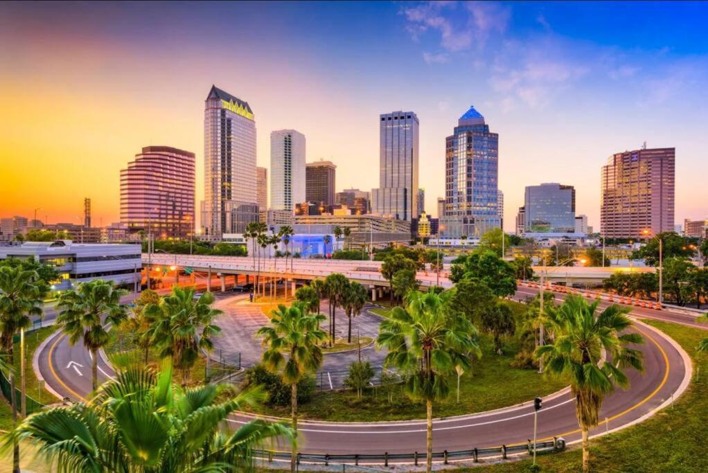 Chic Bungalow Apartment Steps From Armature Works & Downtown Riverwalk Tampa Eksteriør billede
