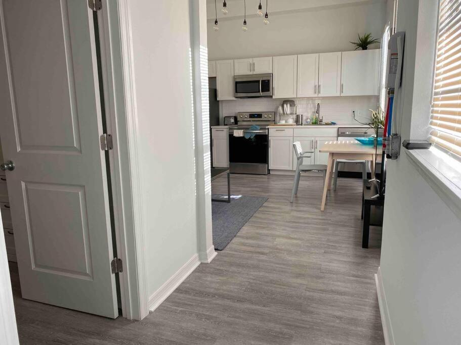 Chic Bungalow Apartment Steps From Armature Works & Downtown Riverwalk Tampa Eksteriør billede