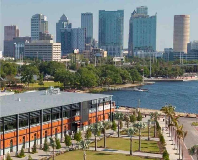 Chic Bungalow Apartment Steps From Armature Works & Downtown Riverwalk Tampa Eksteriør billede