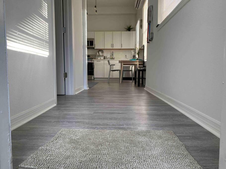 Chic Bungalow Apartment Steps From Armature Works & Downtown Riverwalk Tampa Eksteriør billede