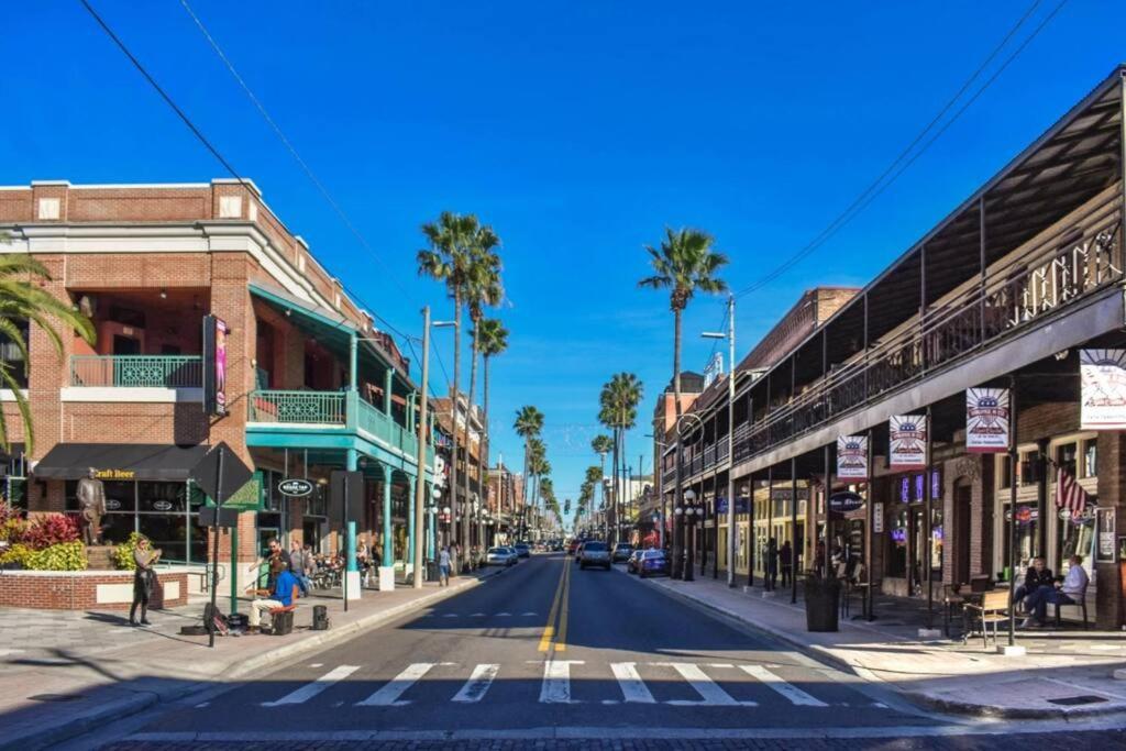Chic Bungalow Apartment Steps From Armature Works & Downtown Riverwalk Tampa Eksteriør billede
