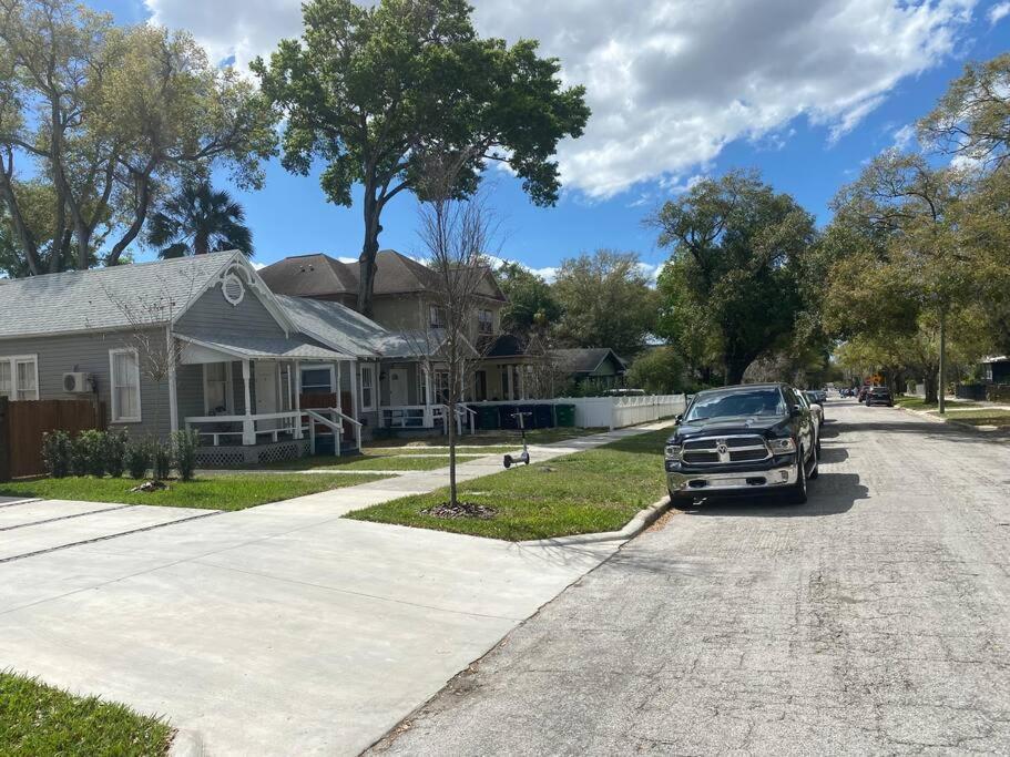 Chic Bungalow Apartment Steps From Armature Works & Downtown Riverwalk Tampa Eksteriør billede