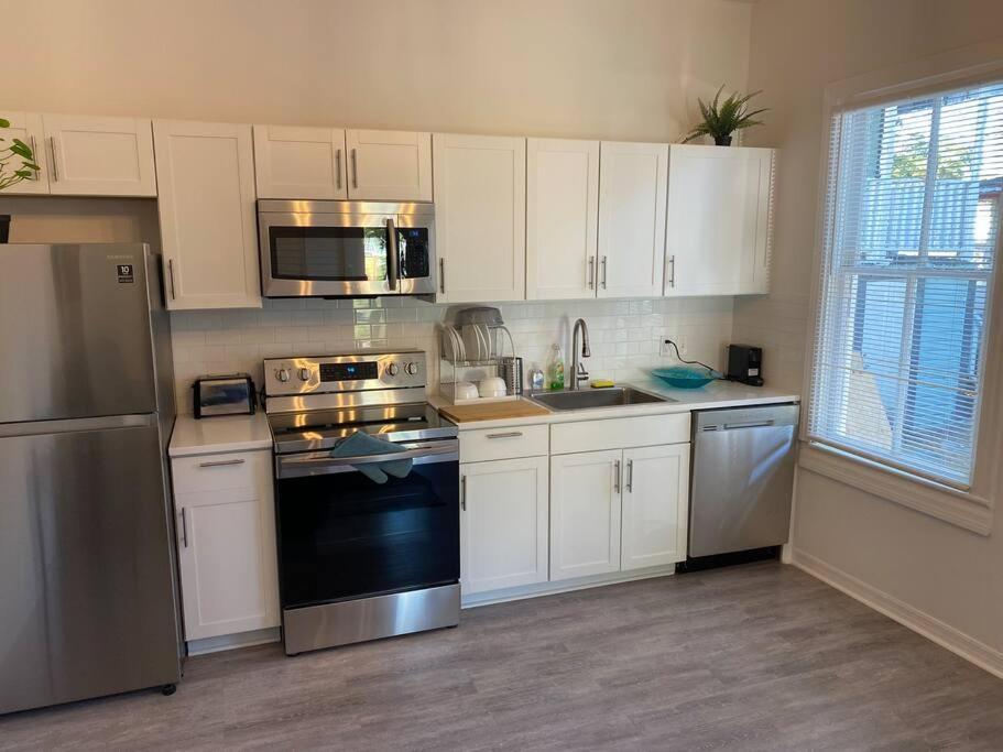 Chic Bungalow Apartment Steps From Armature Works & Downtown Riverwalk Tampa Eksteriør billede