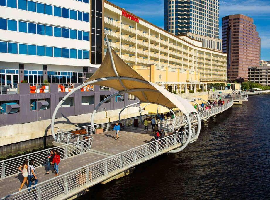 Chic Bungalow Apartment Steps From Armature Works & Downtown Riverwalk Tampa Eksteriør billede