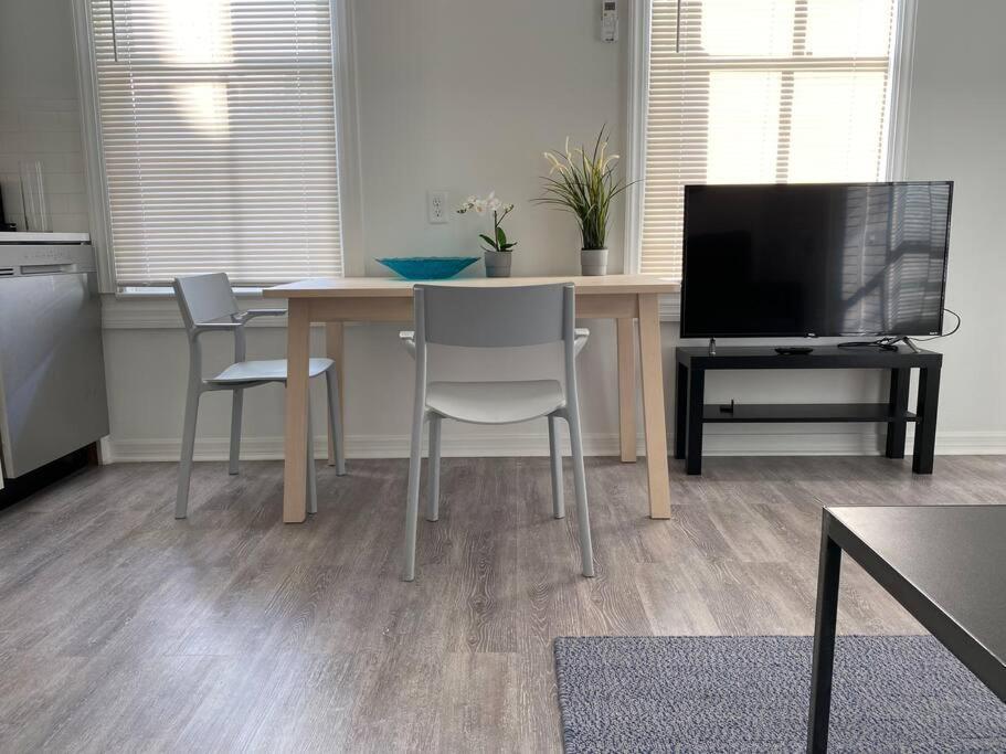 Chic Bungalow Apartment Steps From Armature Works & Downtown Riverwalk Tampa Eksteriør billede